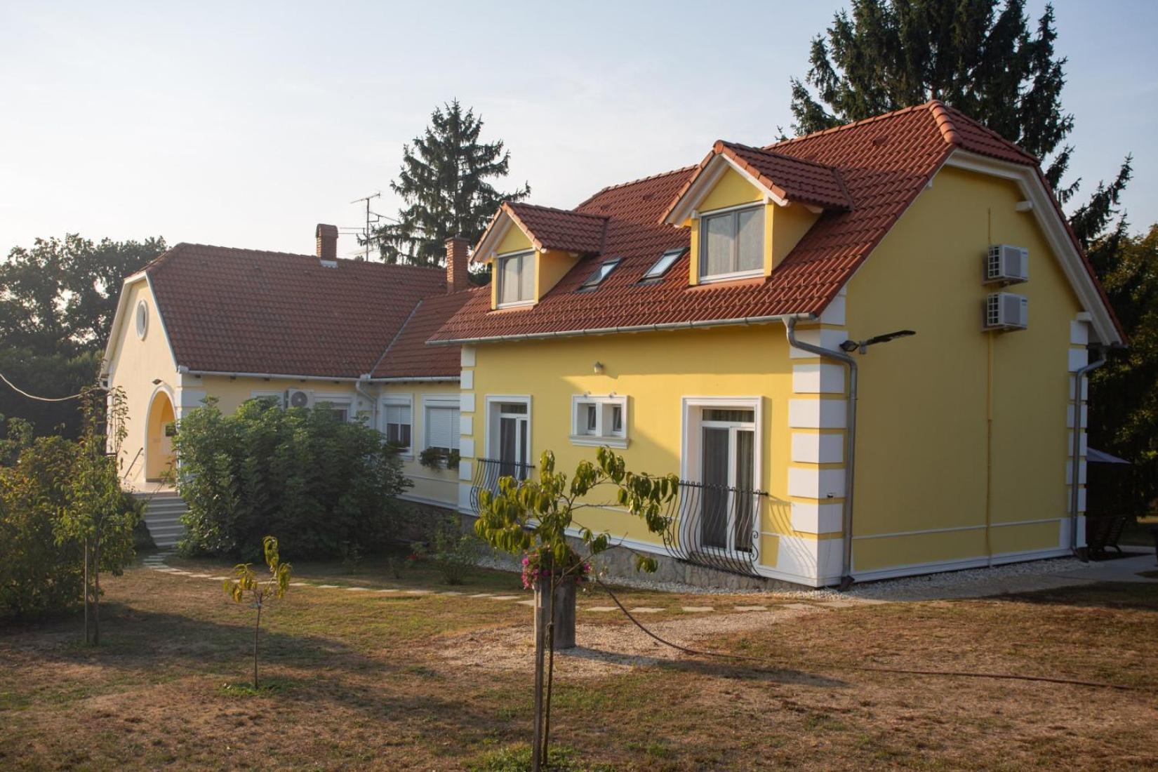 Kondics Apartmanház Sárvár Exterior foto