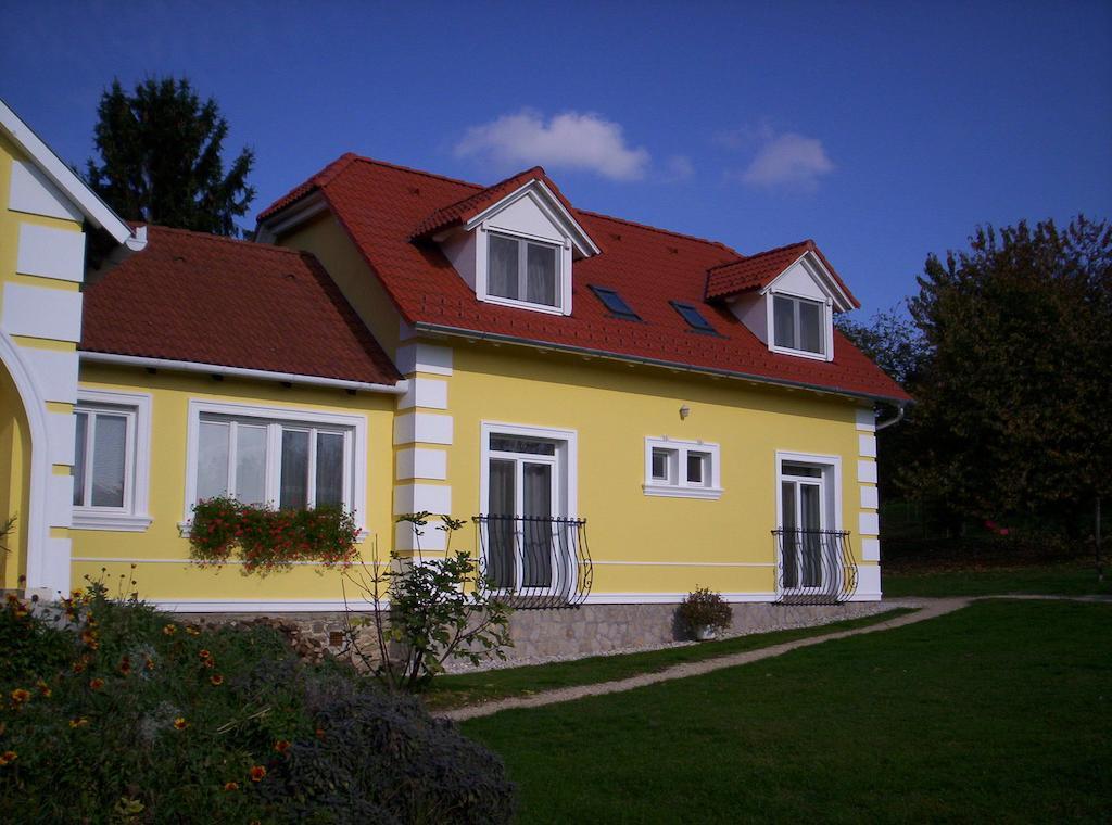 Kondics Apartmanház Sárvár Exterior foto