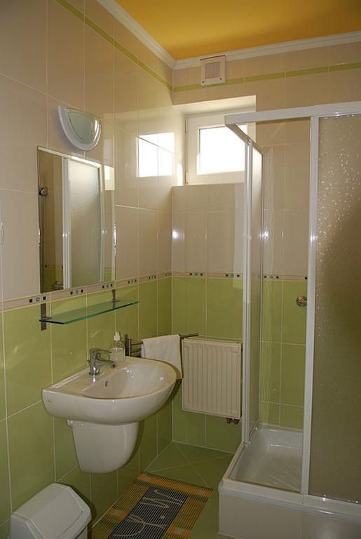 Kondics Apartmanház Sárvár Habitación foto
