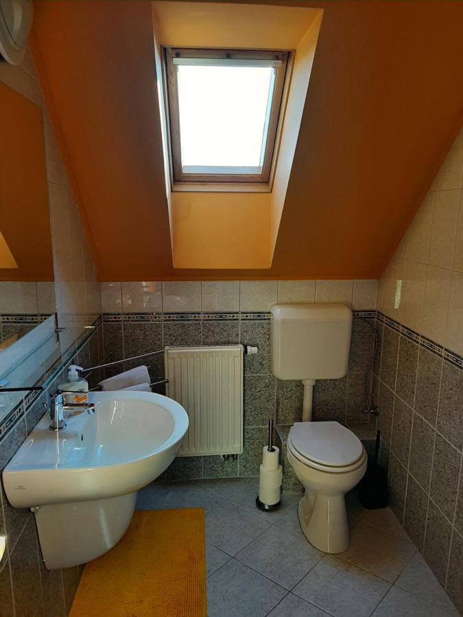 Kondics Apartmanház Sárvár Exterior foto
