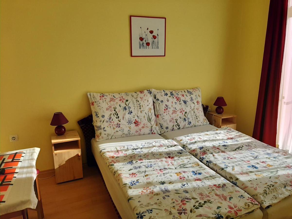 Kondics Apartmanház Sárvár Exterior foto